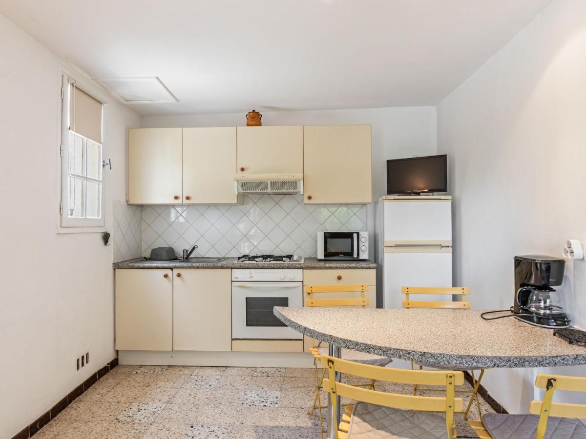 Flat In A Beautiful Building With Pool Apartment Meze Exterior photo