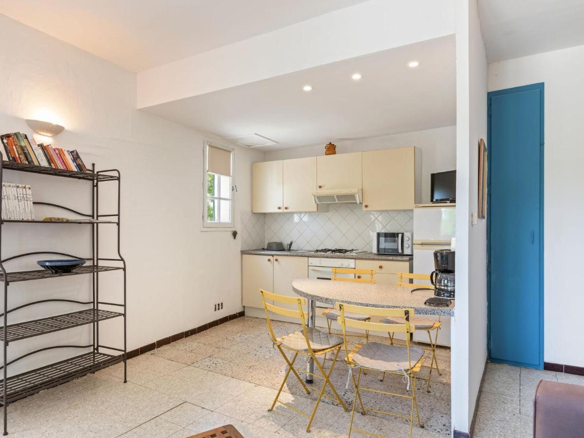 Flat In A Beautiful Building With Pool Apartment Meze Exterior photo